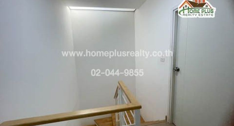 For sale 4 bedrooms townhouse in Lat Krabang, Bangkok