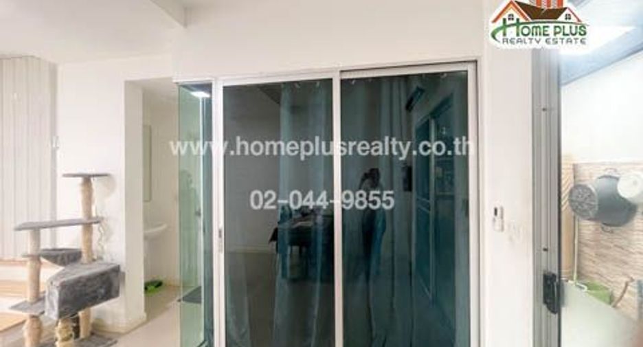 For sale 4 bedrooms townhouse in Lat Krabang, Bangkok