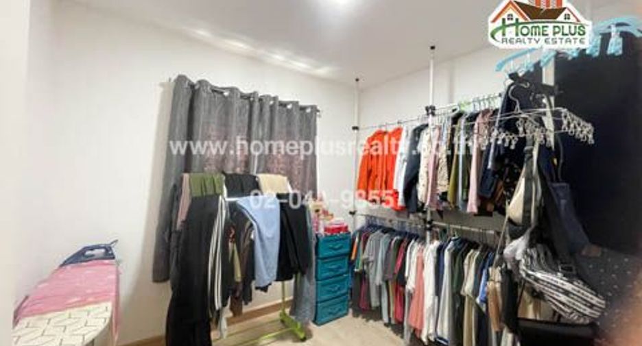 For sale 4 bedrooms townhouse in Lat Krabang, Bangkok