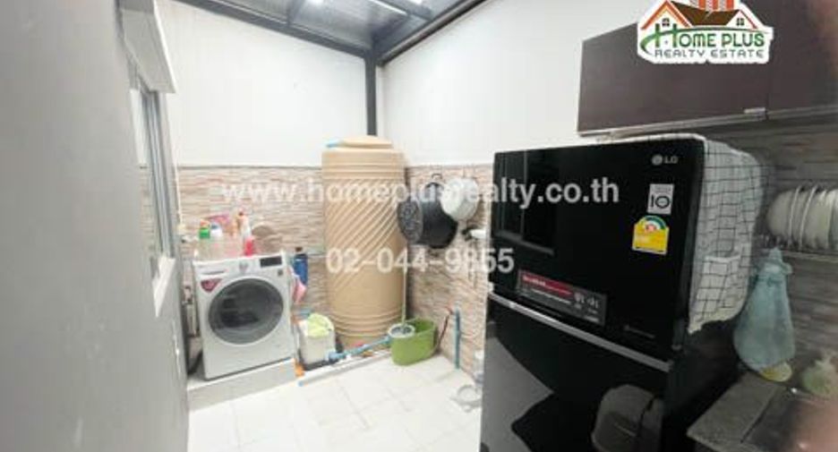 For sale 4 bedrooms townhouse in Lat Krabang, Bangkok