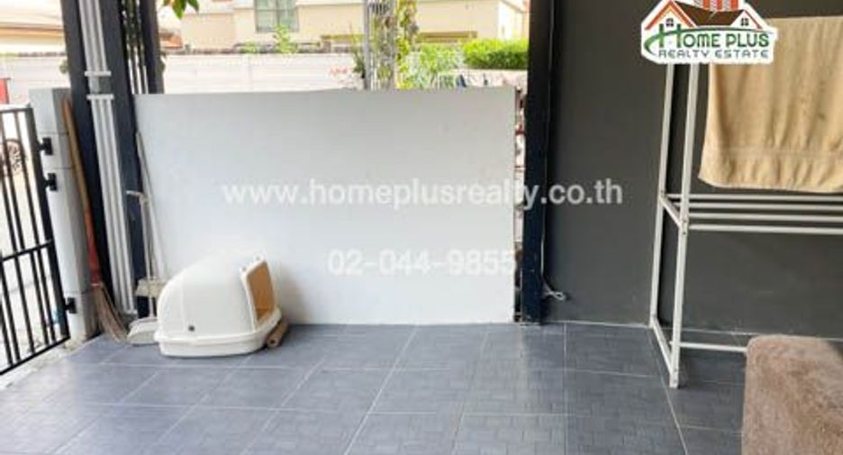 For sale 4 bedrooms townhouse in Lat Krabang, Bangkok