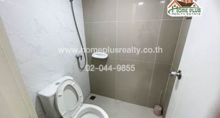 For sale 4 bedrooms townhouse in Lat Krabang, Bangkok