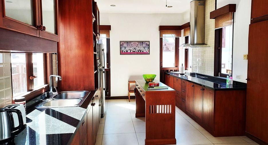 For sale 3 bedrooms villa in Klaeng, Rayong