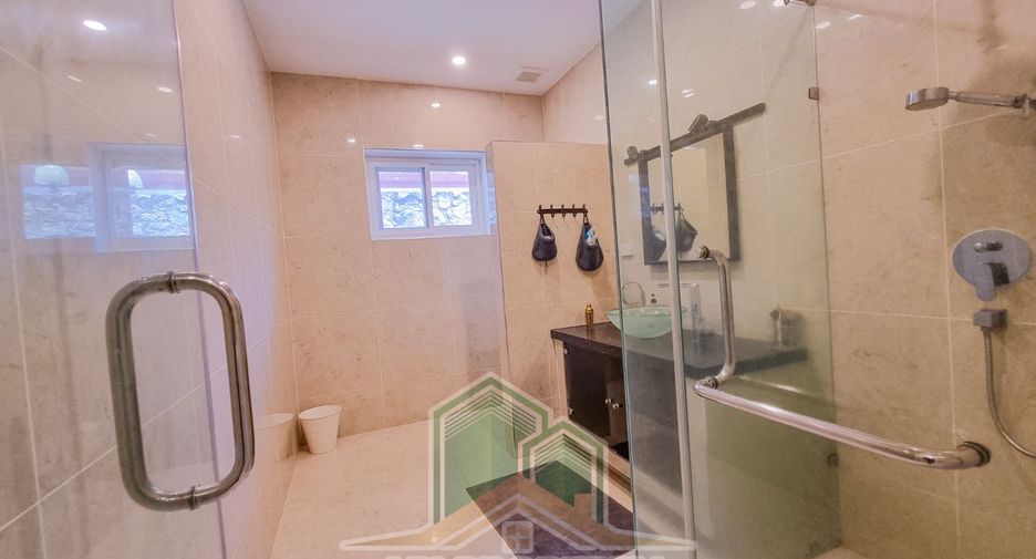 For rent and for sale 5 bedrooms house in Bang Lamung, Chonburi