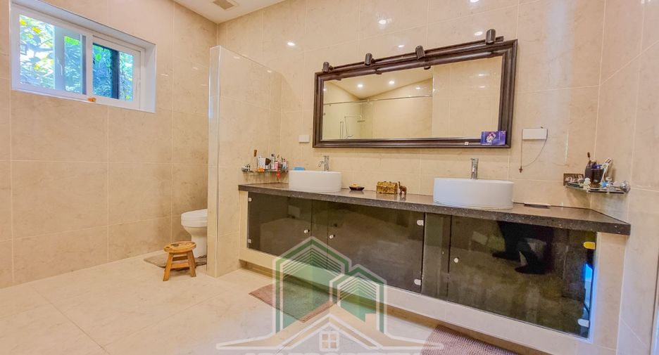 For rent and for sale 5 bedrooms house in Bang Lamung, Chonburi