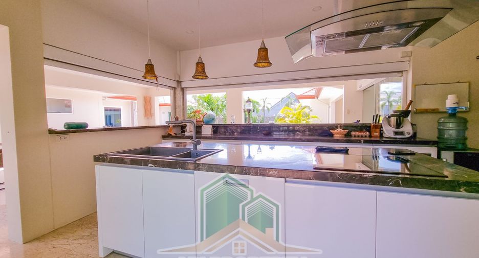 For rent and for sale 5 bedrooms house in Bang Lamung, Chonburi