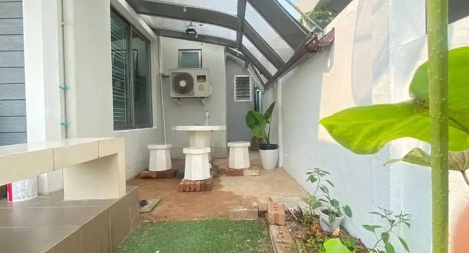 For sale 3 bedrooms house in Si Racha, Chonburi