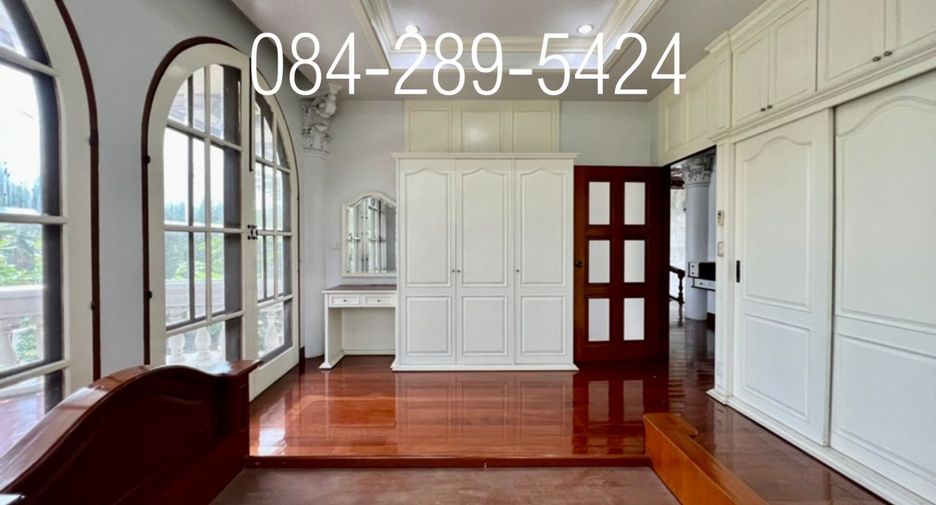 For sale 5 bedrooms house in Lak Si, Bangkok