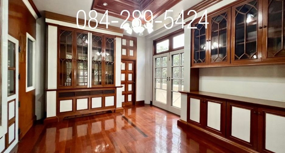 For sale 5 bedrooms house in Lak Si, Bangkok