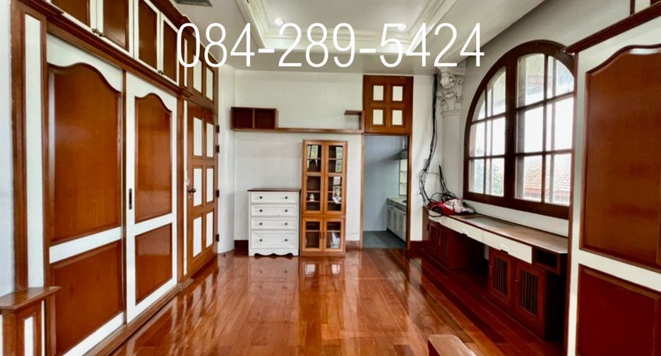 For sale 5 bedrooms house in Lak Si, Bangkok