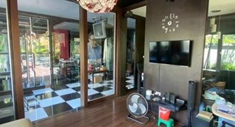 For sale 5 bedrooms house in Suan Luang, Bangkok
