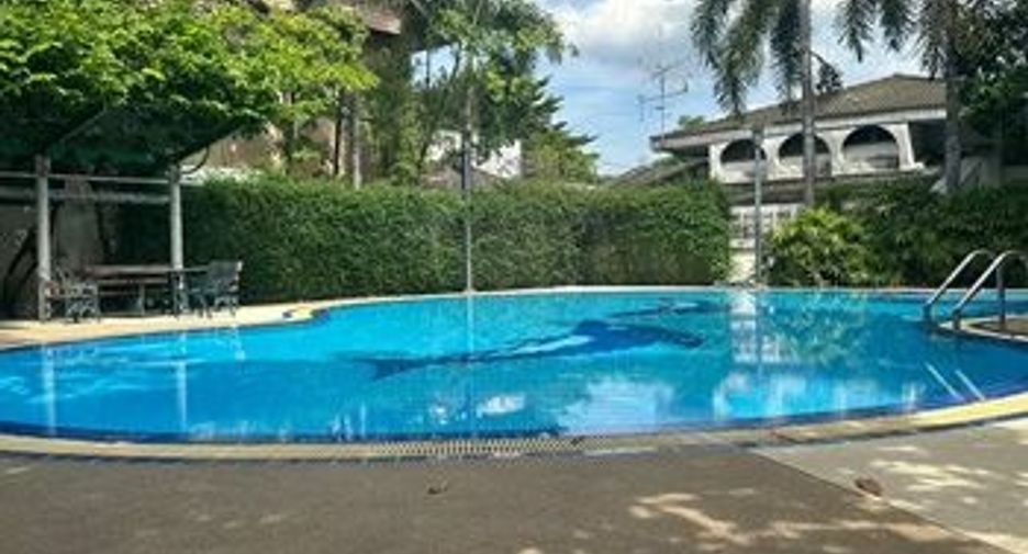 For sale 5 bedrooms house in Suan Luang, Bangkok