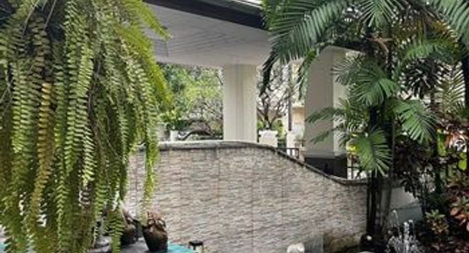For sale 5 bedrooms house in Suan Luang, Bangkok
