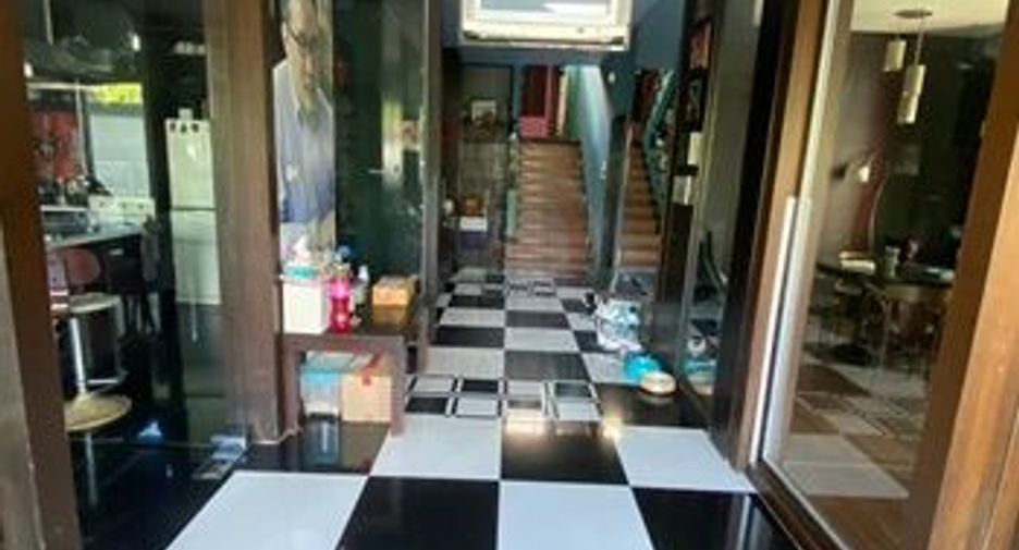 For sale 5 bedrooms house in Suan Luang, Bangkok