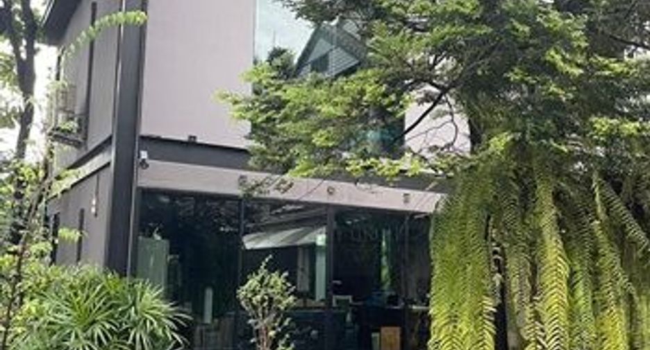For sale 5 bedrooms house in Suan Luang, Bangkok