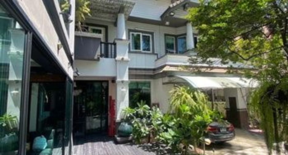 For sale 5 bedrooms house in Suan Luang, Bangkok