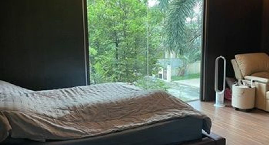 For sale 5 bedrooms house in Suan Luang, Bangkok