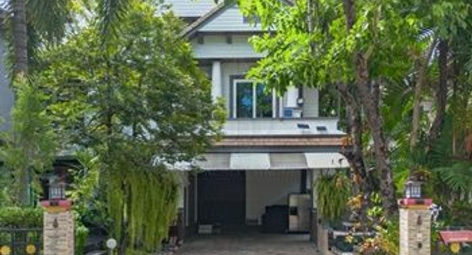 For sale 5 bedrooms house in Suan Luang, Bangkok