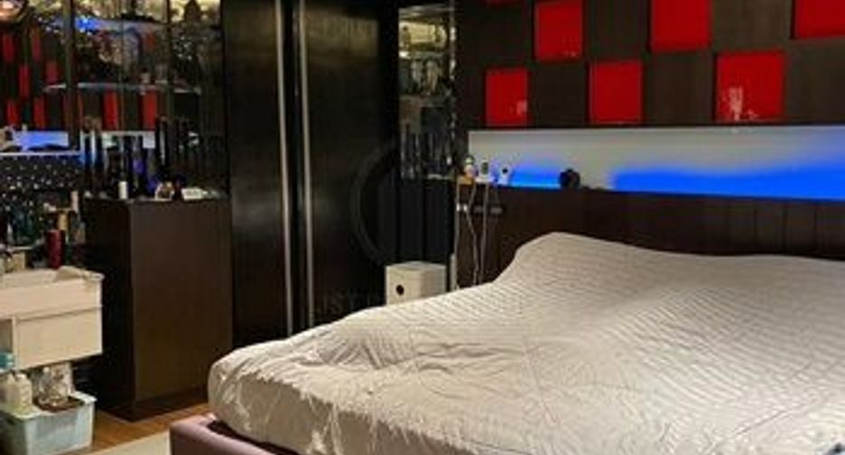 For sale 5 bedrooms house in Suan Luang, Bangkok