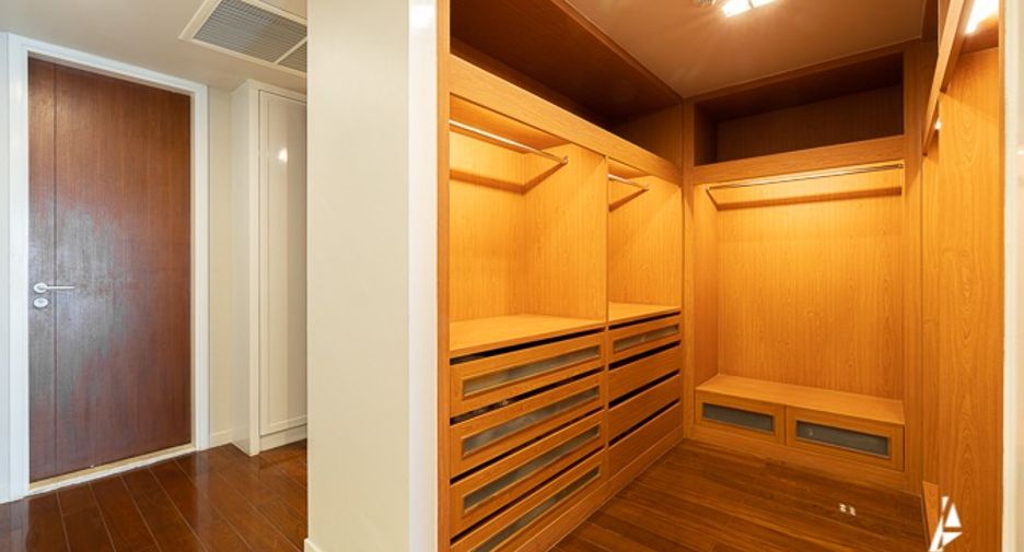 Wohnung zum Kauf mit 3 Zimmer in Yan Nawa, Bangkok