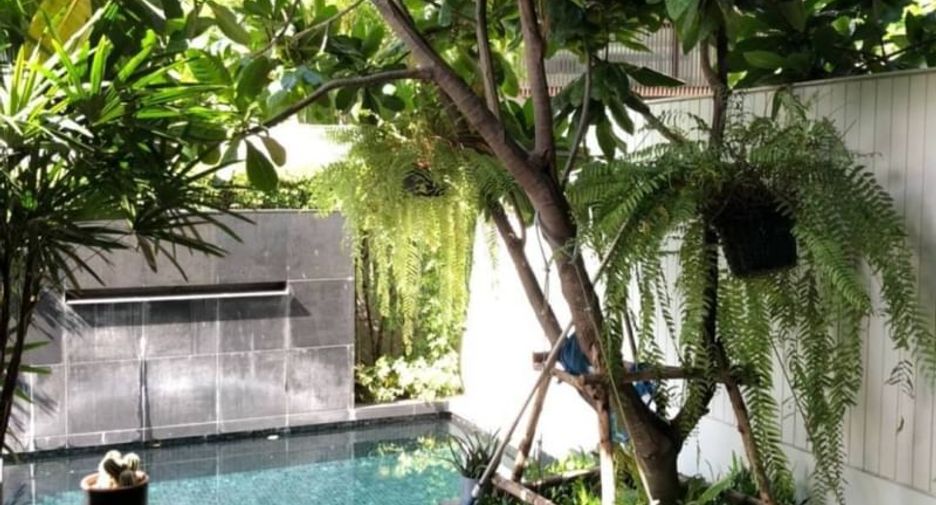 For sale 5 Beds house in Sathon, Bangkok