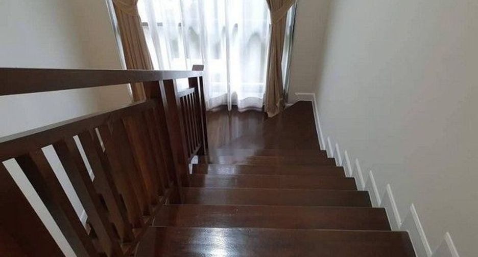 For rent 5 bedrooms house in Pak Kret, Nonthaburi