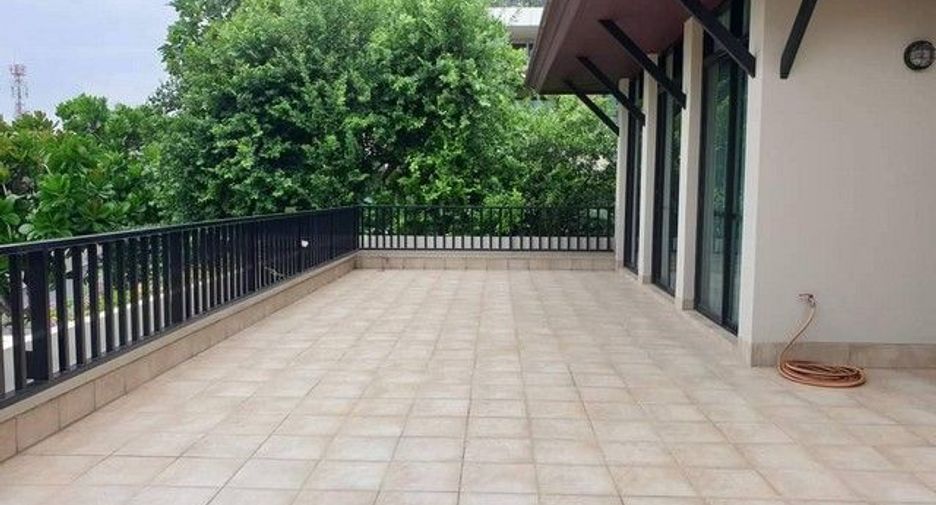 For rent 5 bedrooms house in Pak Kret, Nonthaburi