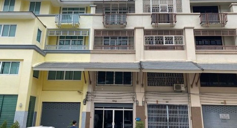 For rent そして for sale 3 Beds retail Space in Bang Khun Thian, Bangkok