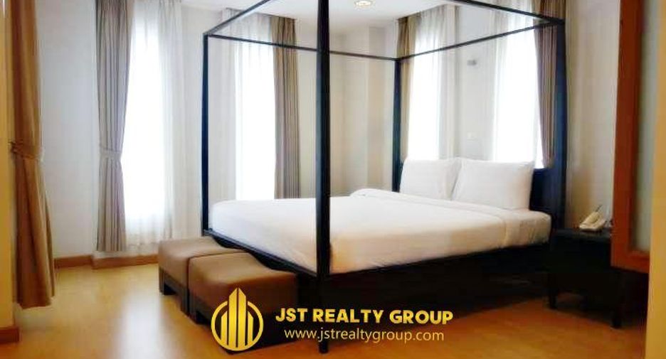 For rent 3 bedrooms condo in Watthana, Bangkok