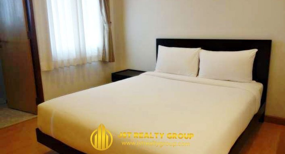 For rent 3 bedrooms condo in Watthana, Bangkok