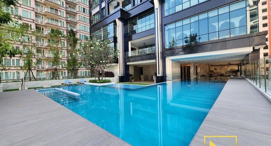 For rent 2 bed serviced apartment in Khlong Toei, Bangkok