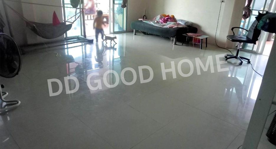 For sale 6 Beds house in Mueang Phichit, Phichit