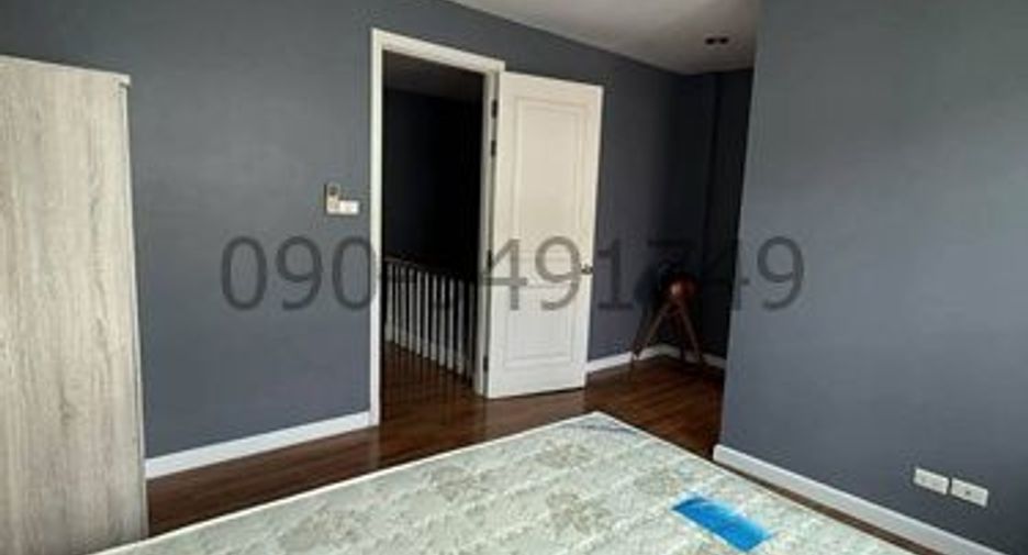 For sale 3 bedrooms house in Bang Kapi, Bangkok