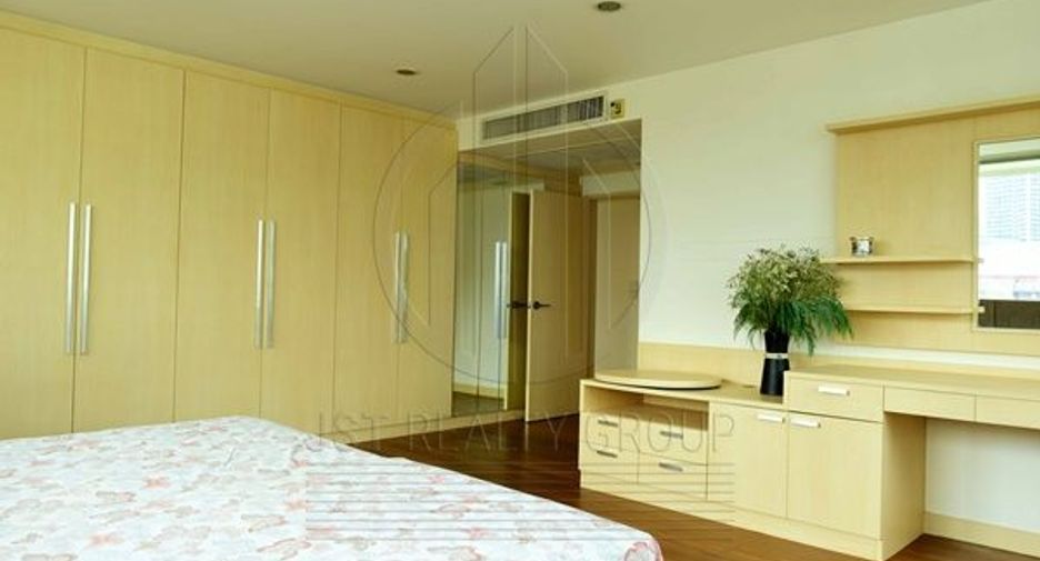 For rent 3 ベッドルーム condo in Khlong Toei, Bangkok