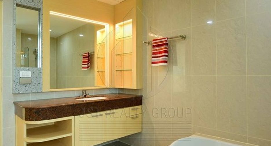 For rent 3 ベッドルーム condo in Khlong Toei, Bangkok