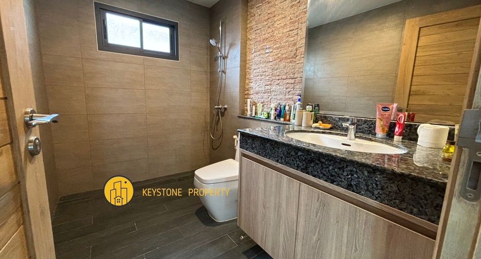For sale 4 ベッドルーム villa in Bang Lamung, Chonburi