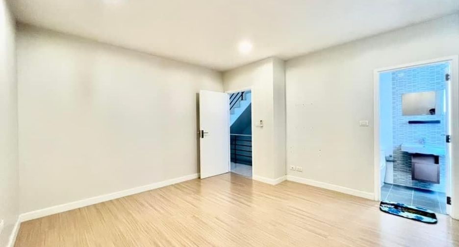 For rent 3 bed retail Space in Bang Phli, Samut Prakan