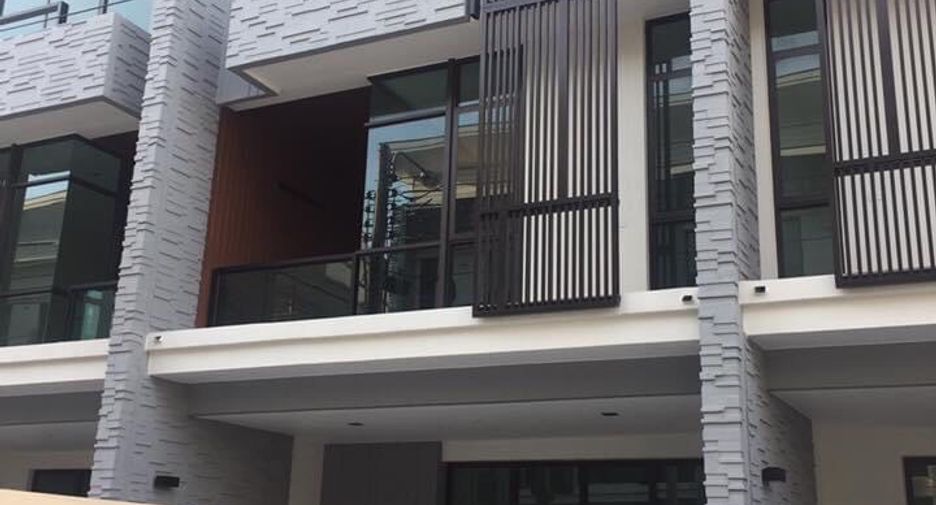 For rent 3 bed retail Space in Bang Phli, Samut Prakan