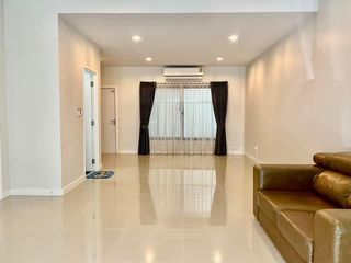For rent 3 bed retail Space in Bang Phli, Samut Prakan