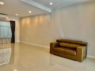 For rent 3 bed retail Space in Bang Phli, Samut Prakan