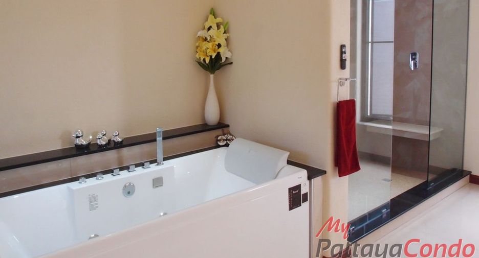 For sale 4 bedrooms house in Bang Lamung, Chonburi