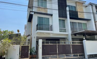 For sale 5 Beds townhouse in Yan Nawa, Bangkok