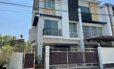 For sale 5 bedrooms townhouse in Yan Nawa, Bangkok