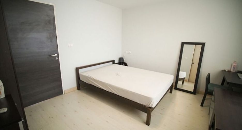 For sale 5 bedrooms townhouse in Yan Nawa, Bangkok