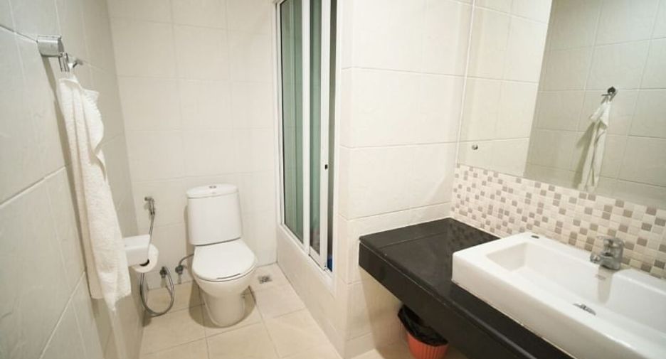 For sale 5 bedrooms townhouse in Yan Nawa, Bangkok