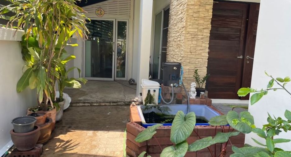 For sale 5 bedrooms townhouse in Yan Nawa, Bangkok
