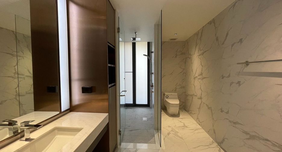 For rent 2 bedrooms apartment in Khlong Toei, Bangkok