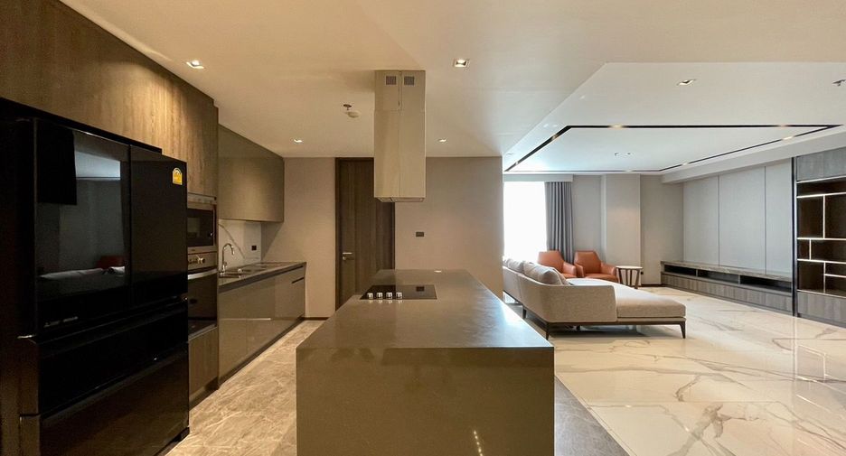 For rent 2 bedrooms apartment in Khlong Toei, Bangkok