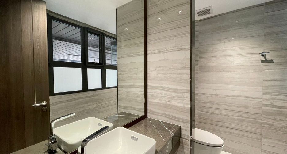 For rent 2 bedrooms apartment in Khlong Toei, Bangkok