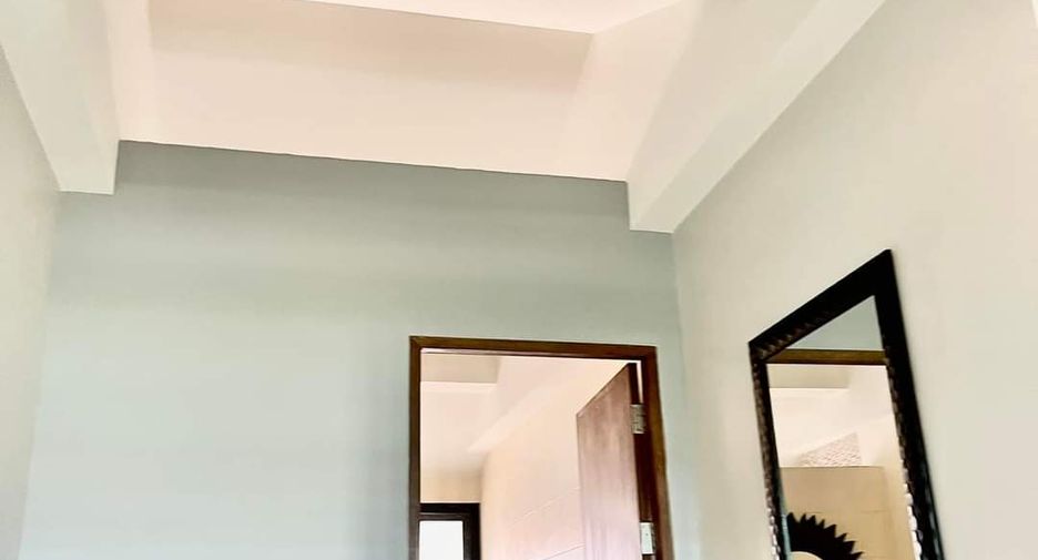 For rent 4 bedrooms townhouse in Watthana, Bangkok